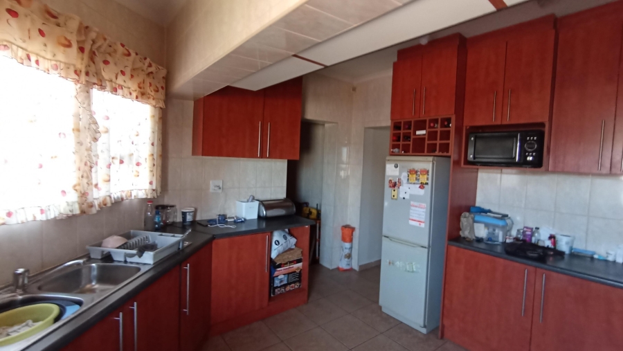 3 Bedroom Property for Sale in Louwville Western Cape